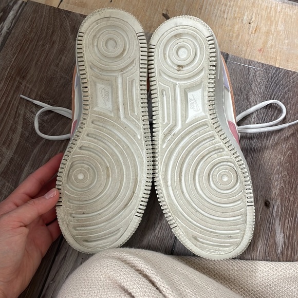 Women’s Nike Air Force 1 - Picture 6 of 7